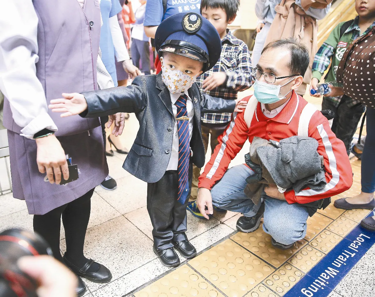 5歲重症童 圓夢司機員