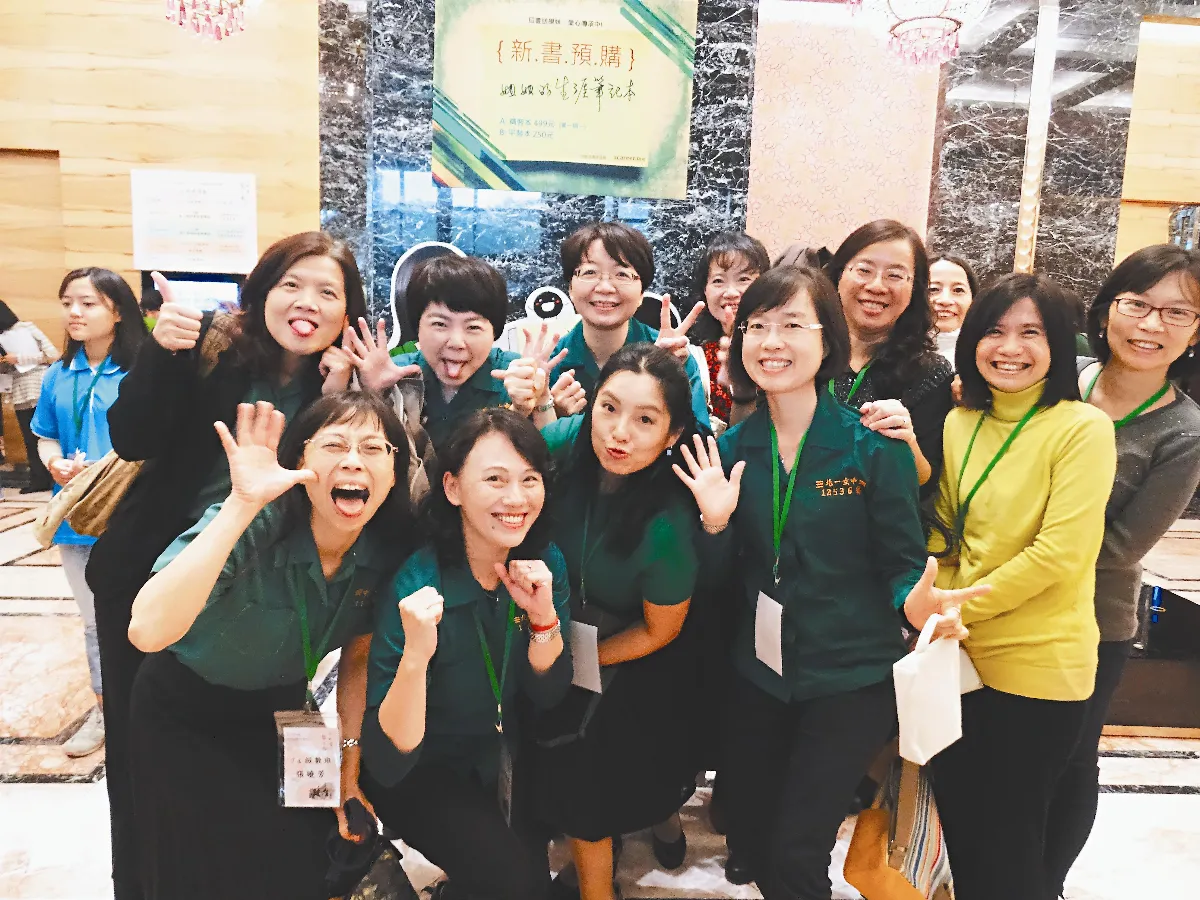《我家開戲院》 寫揪衣角看戲年代