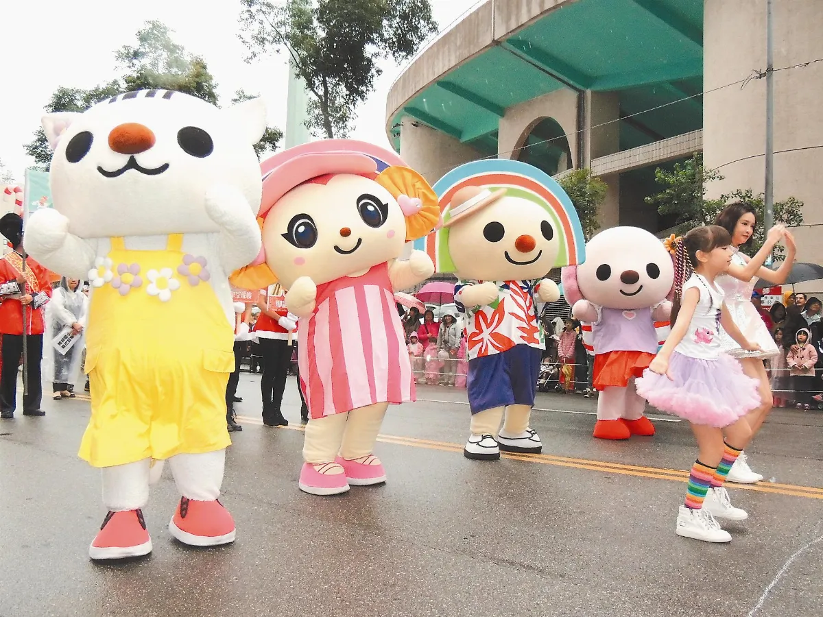 新北耶誕踩街 卡通明星助陣