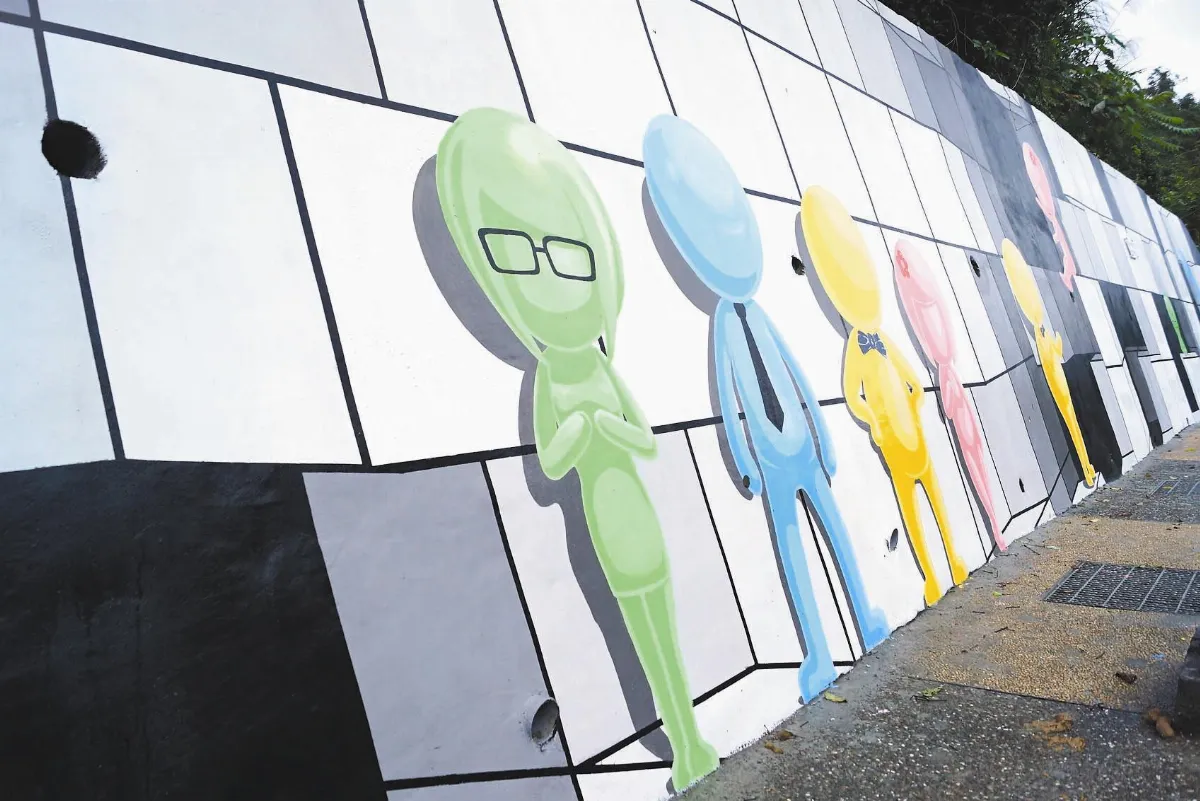 彩繪立體迷宮 擋土牆耳目一新