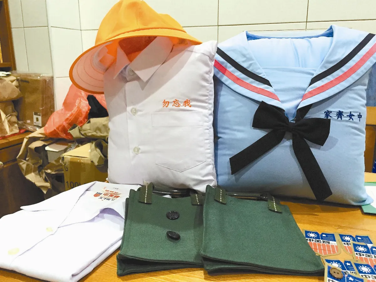 土黃色卡其制服 變身抱枕