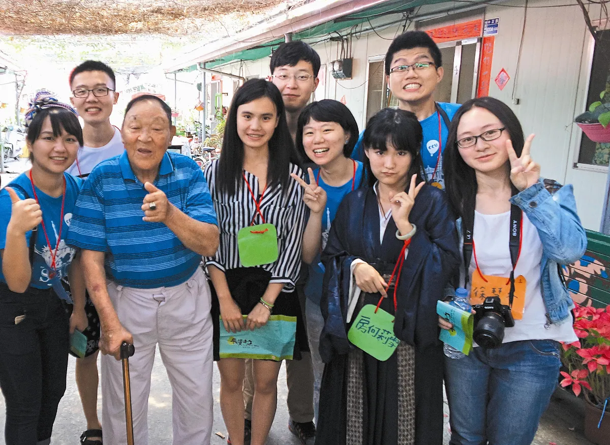 學子化身導覽員 行銷長青村