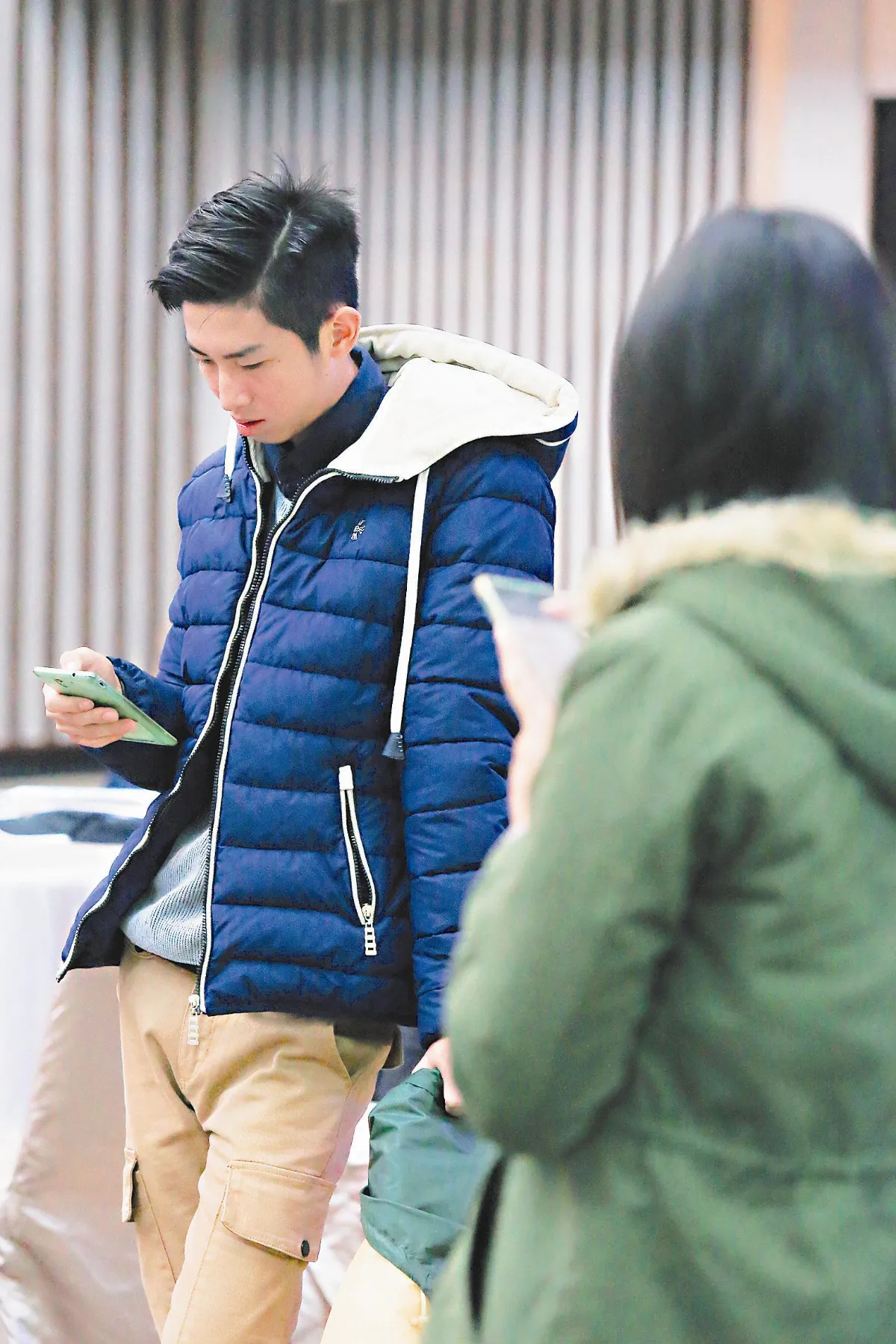 滑世代自覺：要無手機日