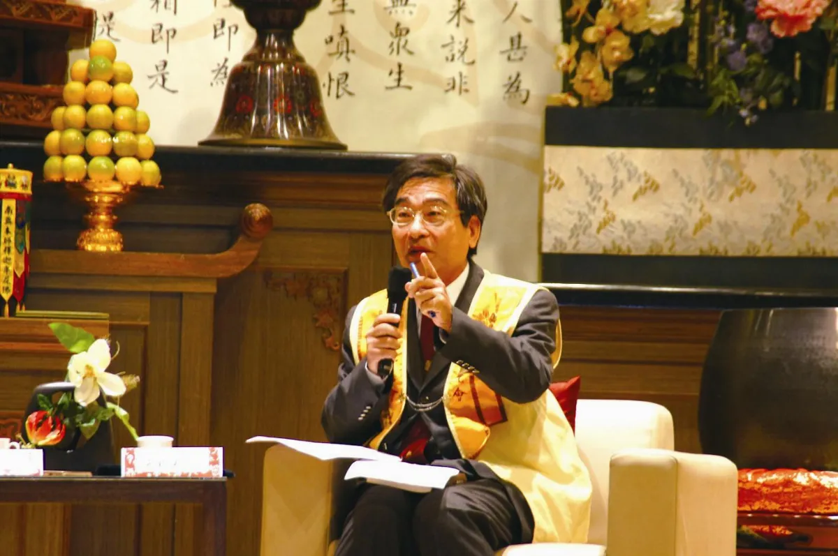 我主張「問政不干治」