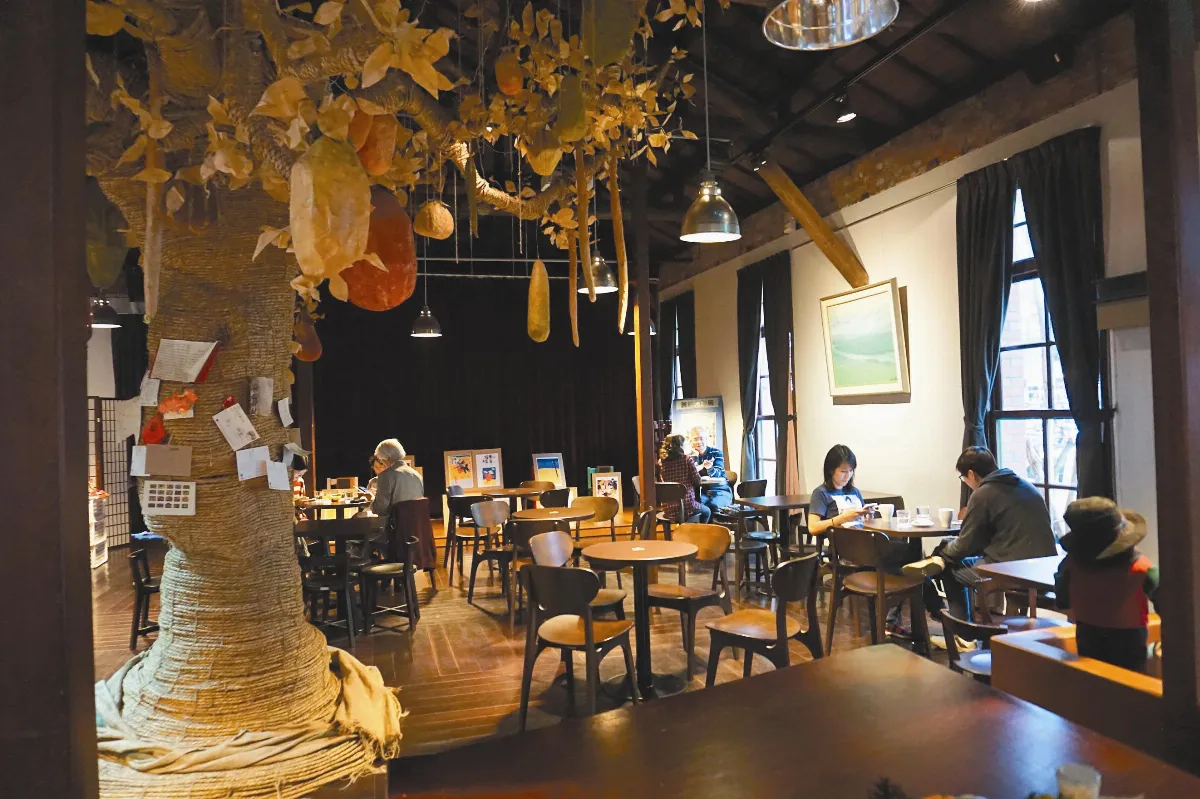 紅磚屋熄燈 文化界聲援