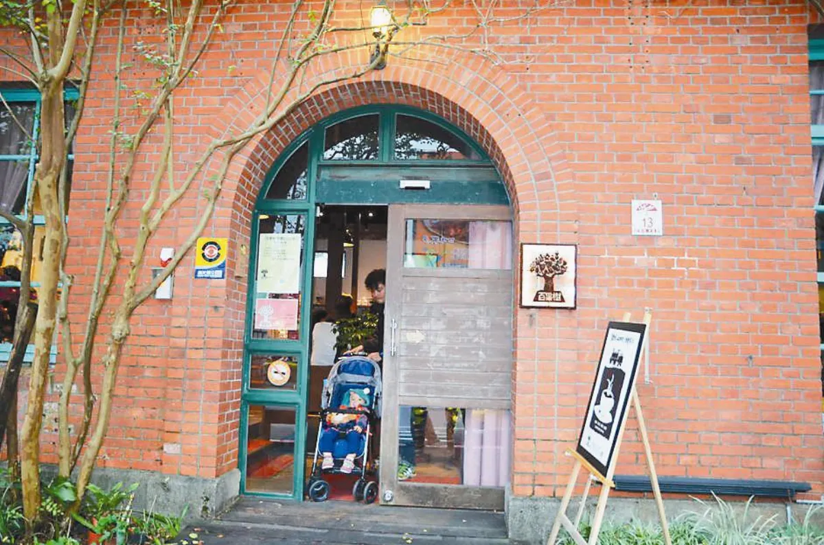 紅磚屋不熄燈了 轉型文學館