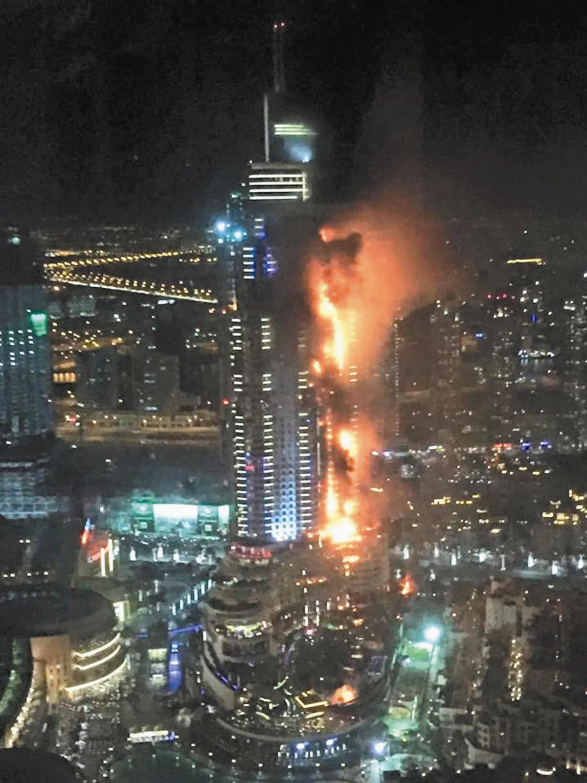 跨年夜 杜拜煙火、惡火燃天際