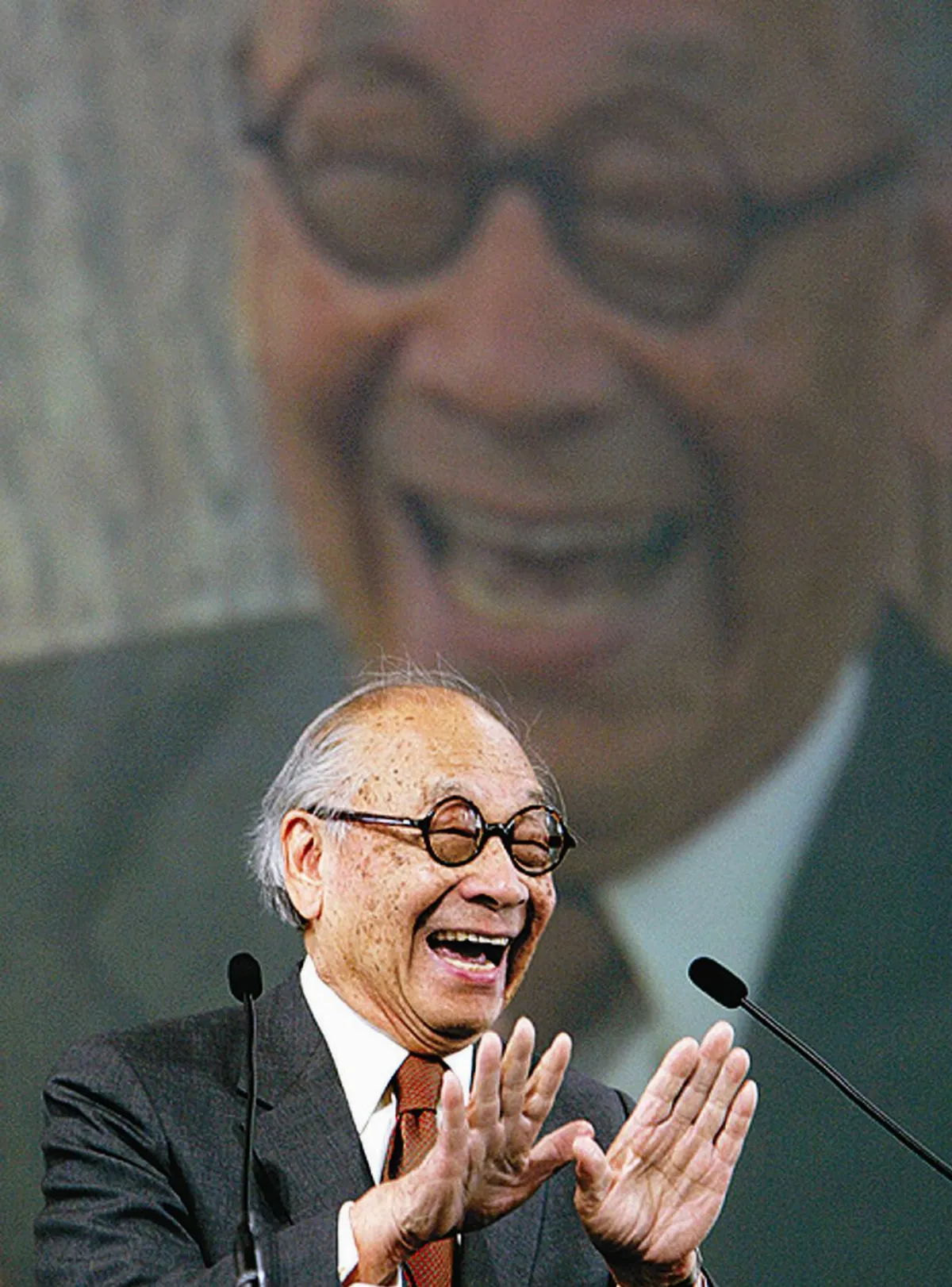 手臂受傷 98歲建築師貝聿銘 控看護施暴