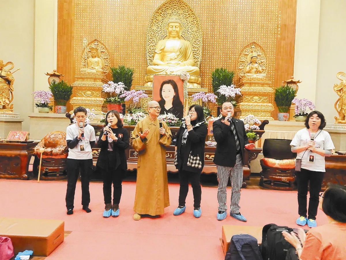 追思鳳飛飛 4百歌迷聚寶塔寺