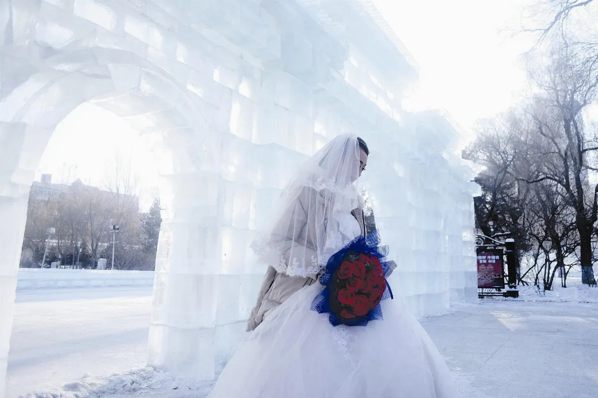 冰雪婚禮 冰雕旁拍婚紗