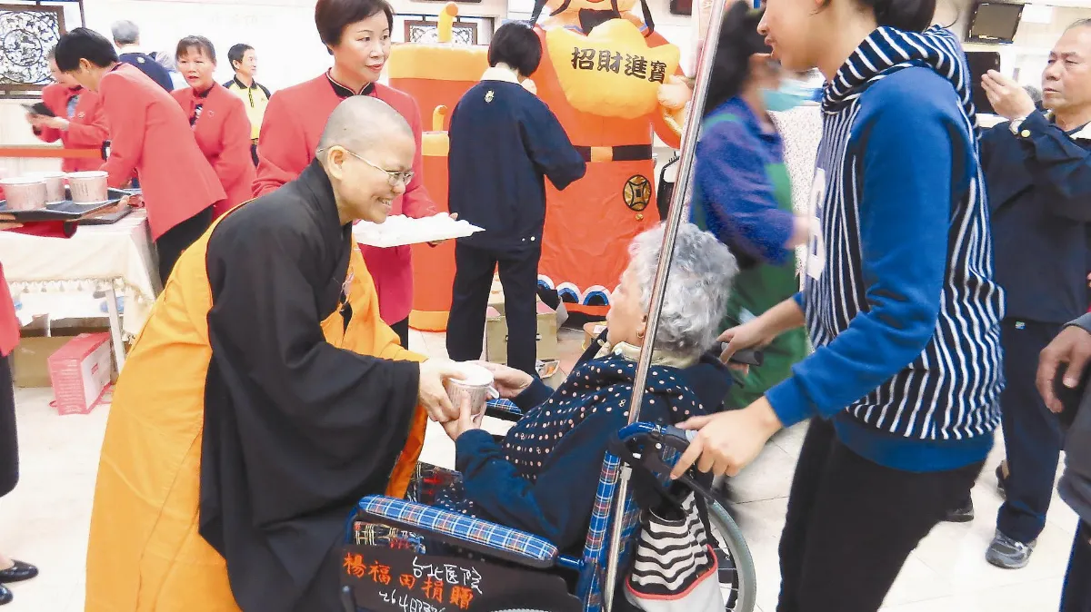擇善寺贈粥 祝福病友早日康復