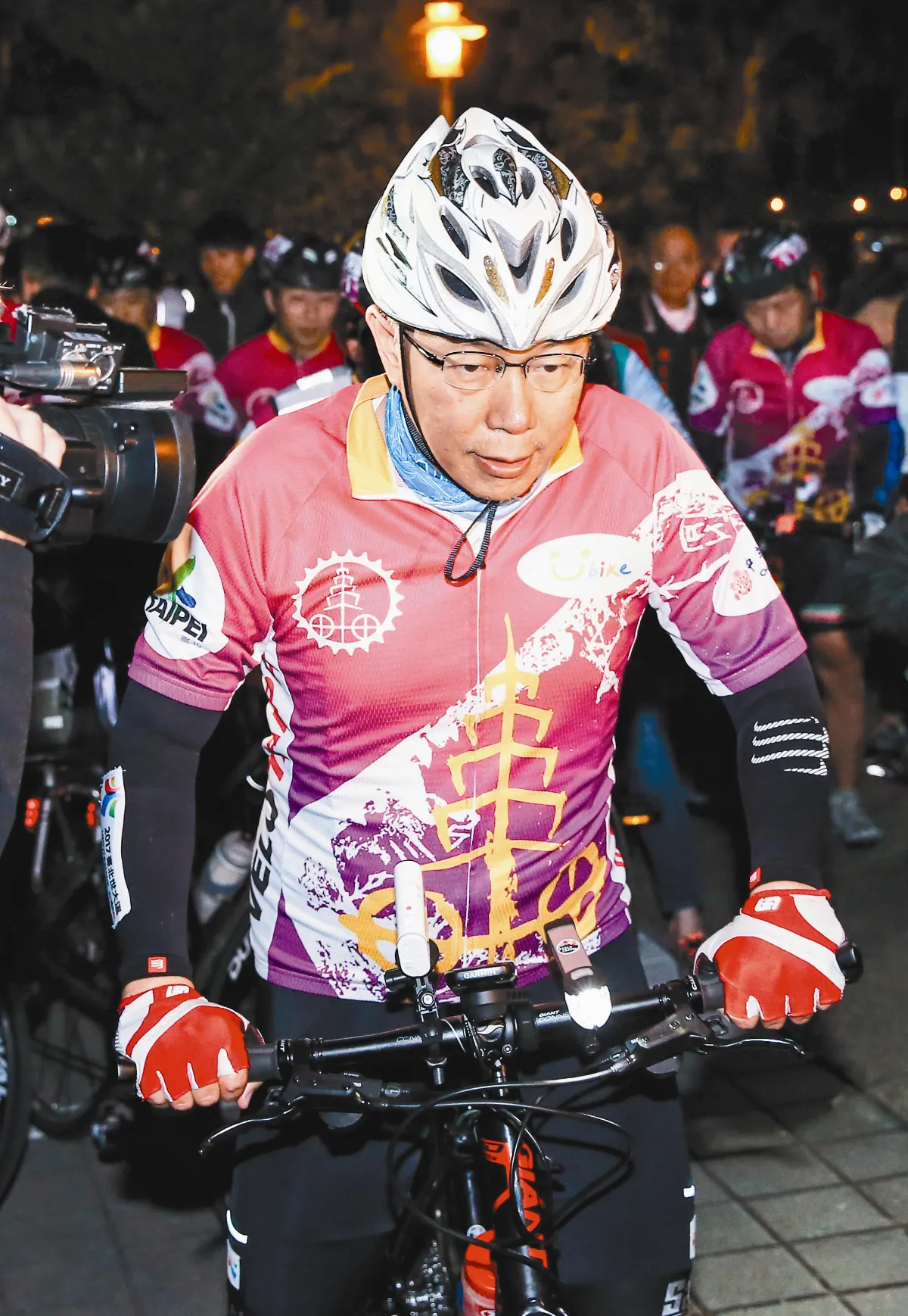 柯P北高1日長征 全程網路直播