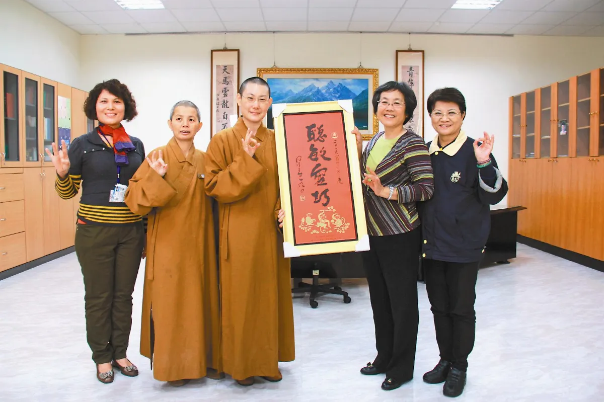 法寶節供粥 融合佛心