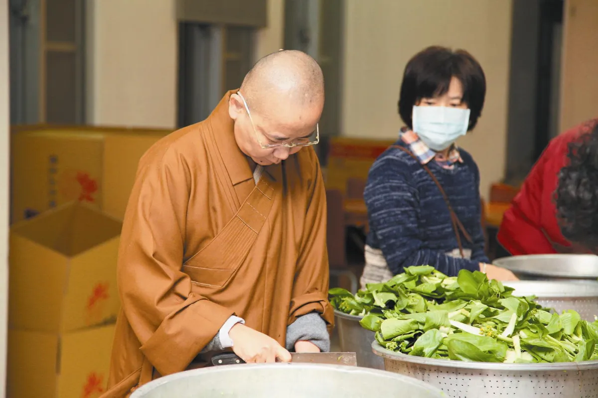 法寶節供粥 融合佛心