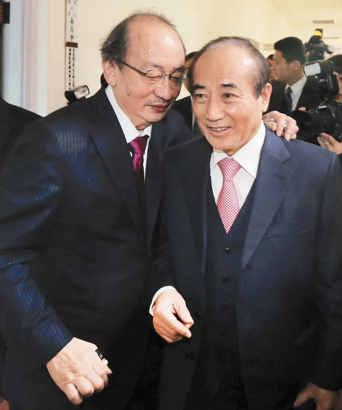 蔡臉書稱讚柯建銘承擔