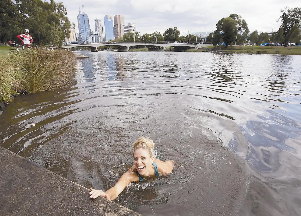 爆冷封后 柯波兒跳河慶功