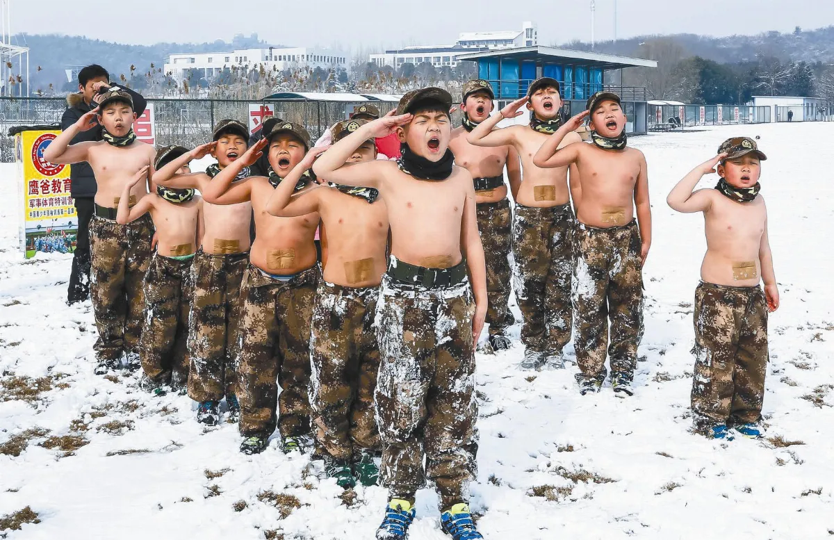 南京14童雪地裸訓 最小僅3歲
