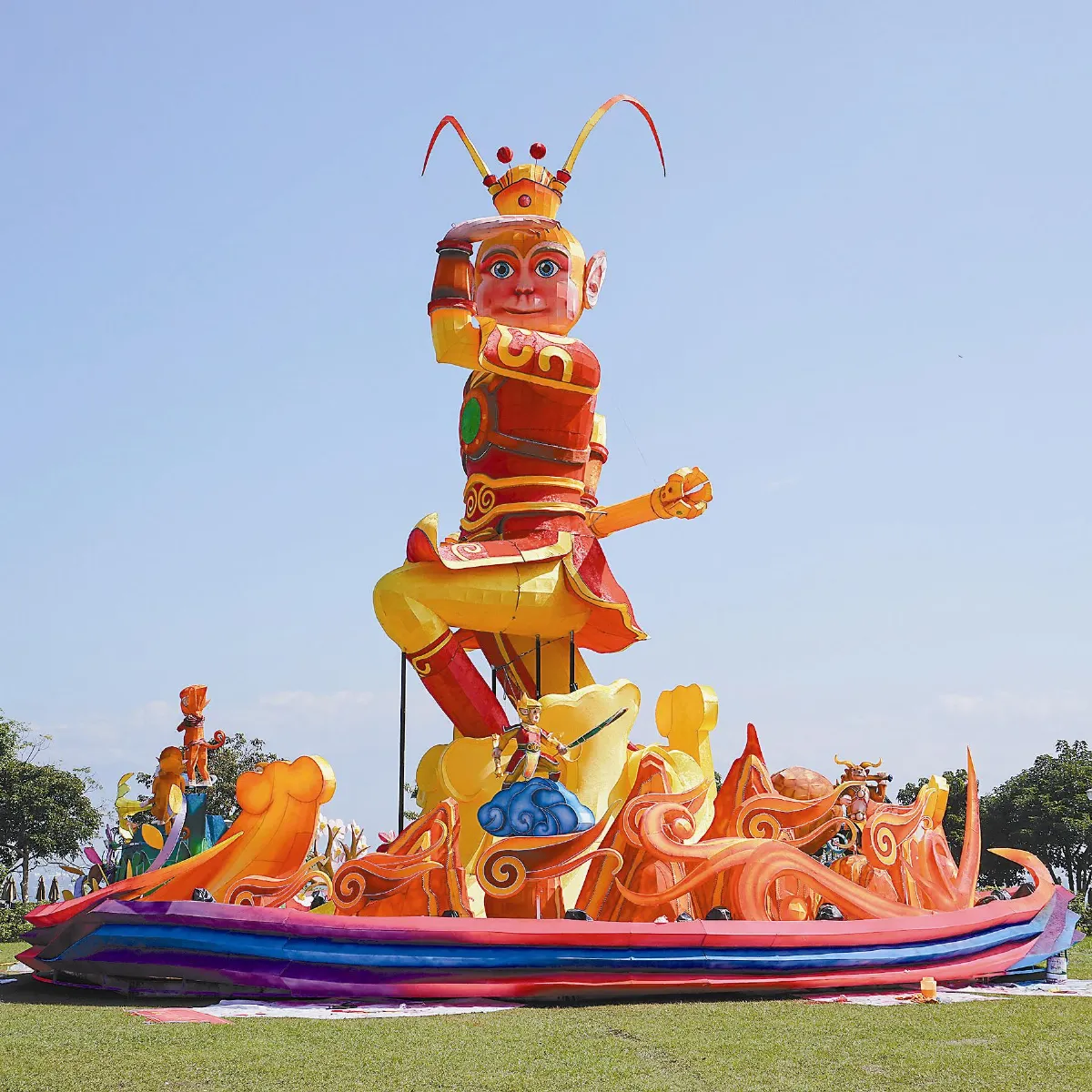 靈猴遊春 賞燈光明好采頭