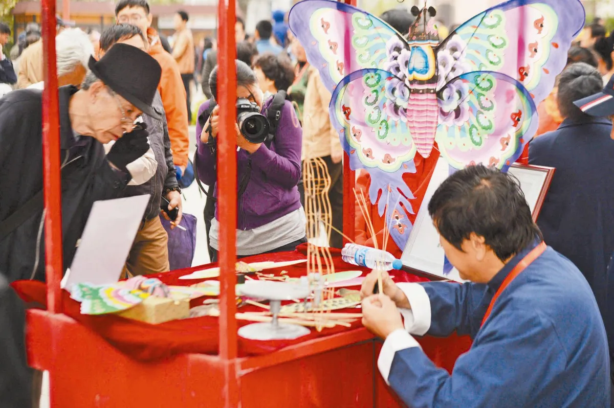 光照大千 來佛館點亮新春希望