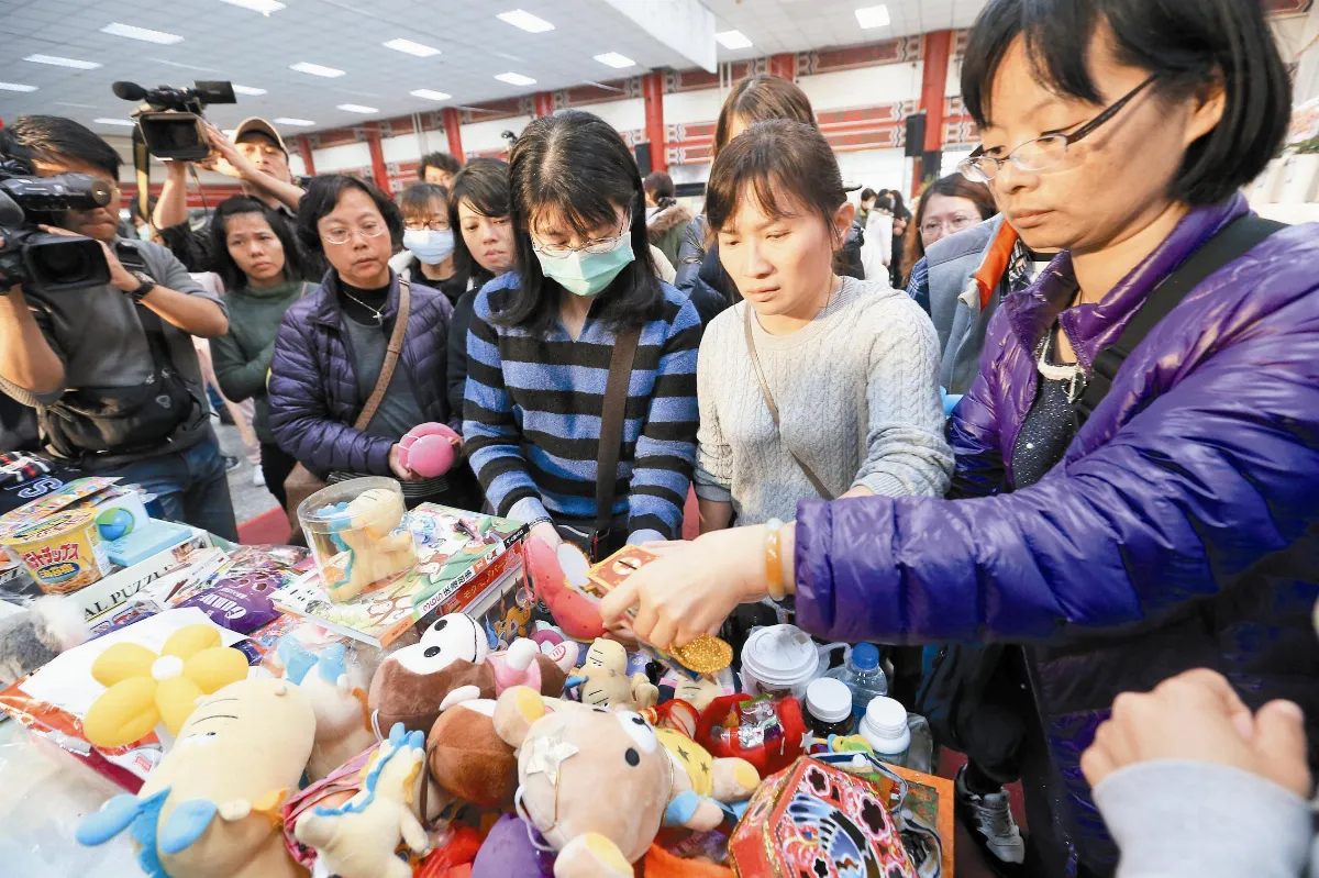 頭七法會 佛號淚水慟人心