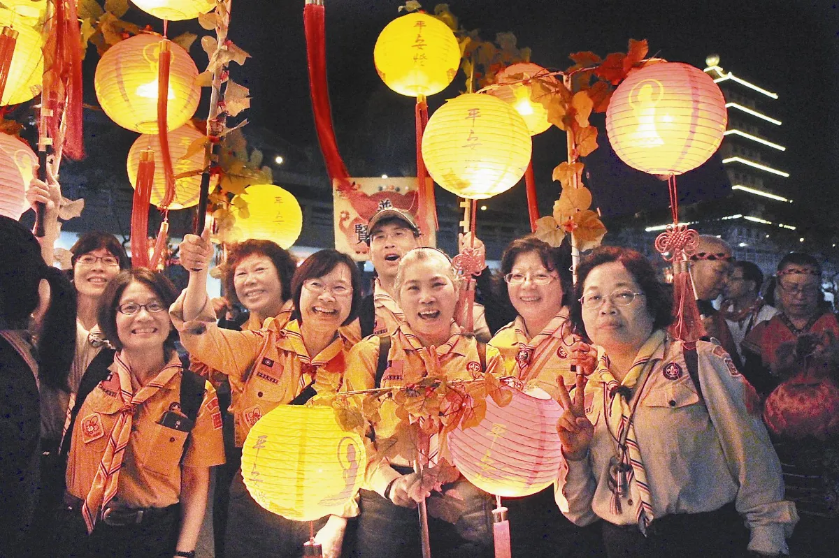 普賢寺提燈朝山 點亮佛性