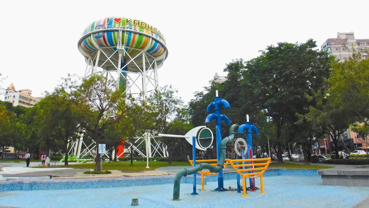 自來水公園 日夜藝境總不同