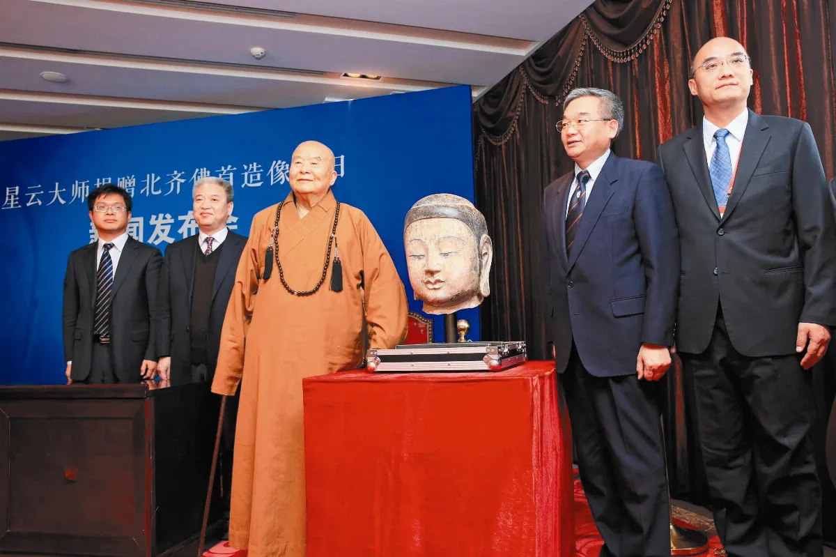 星雲大師護送 北齊佛首到北京