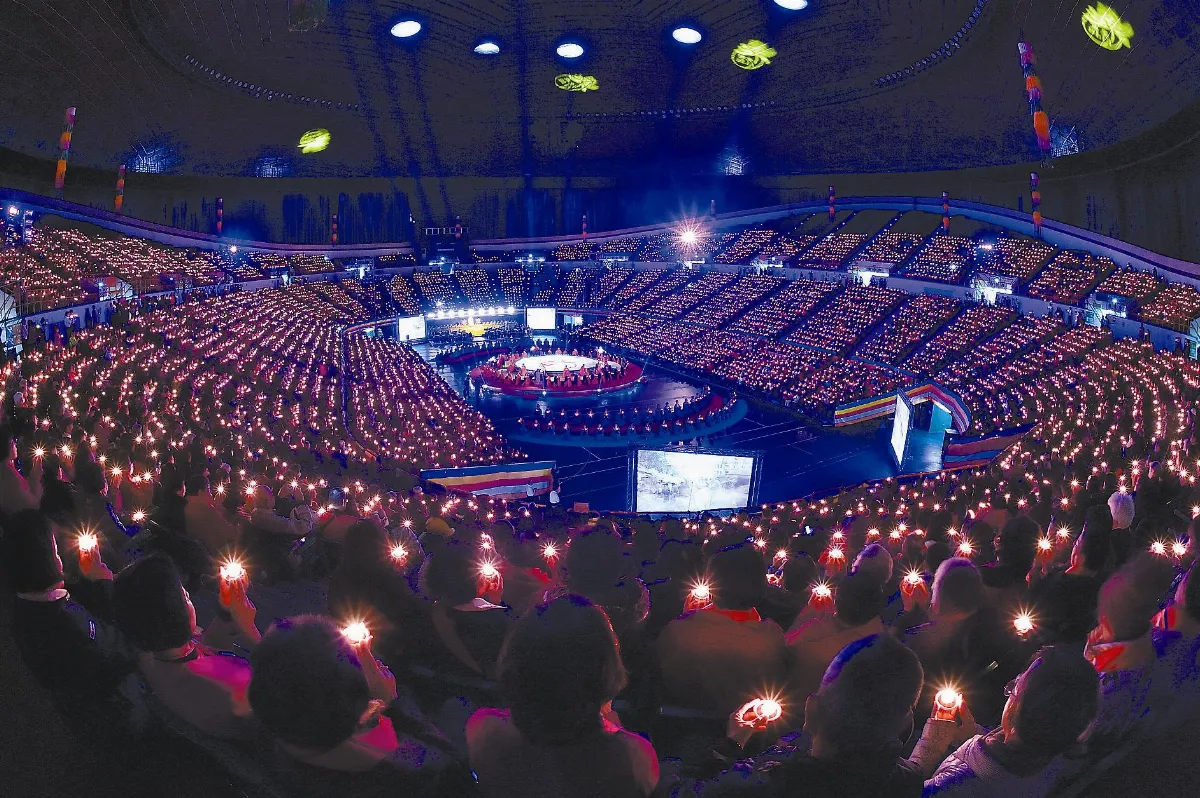 2萬信眾獻燈 祈台灣喜樂平安