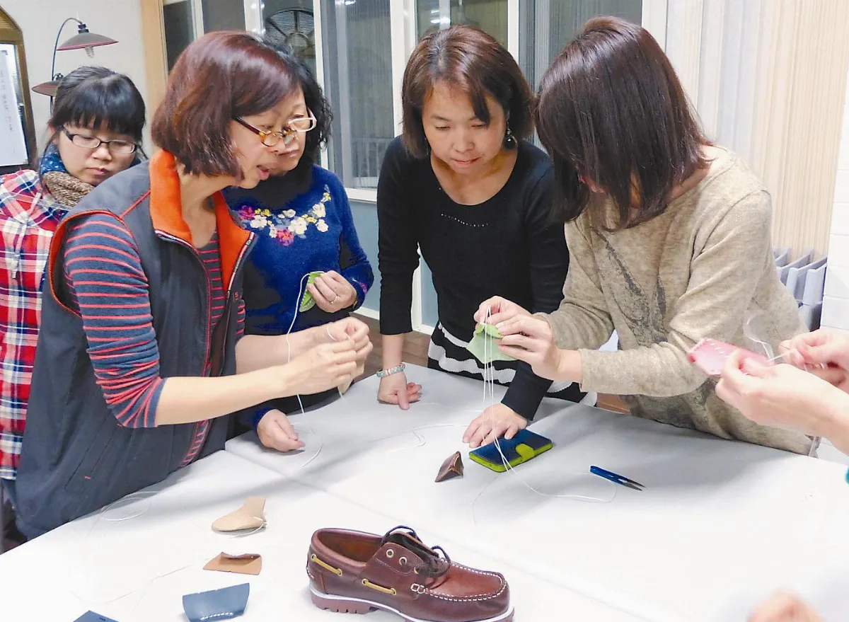 手工縫鞋凋零 鞋廠開課傳授
