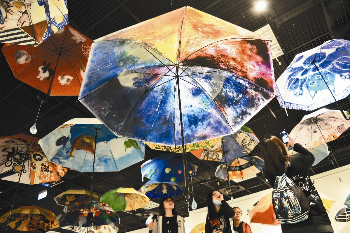 蘭中美術班畢展 青春，傘亮