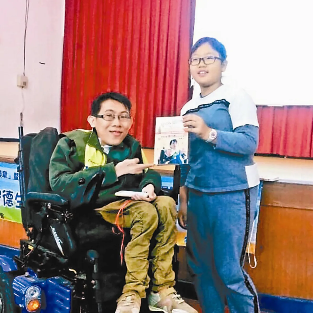 呼吸英雄演講 同學感動哭泣