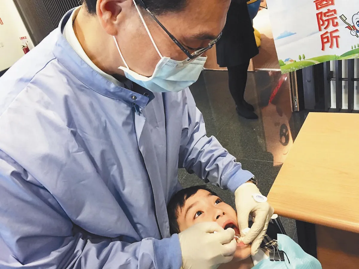 邊睡邊吃奶 1歲寶寶牙蛀光