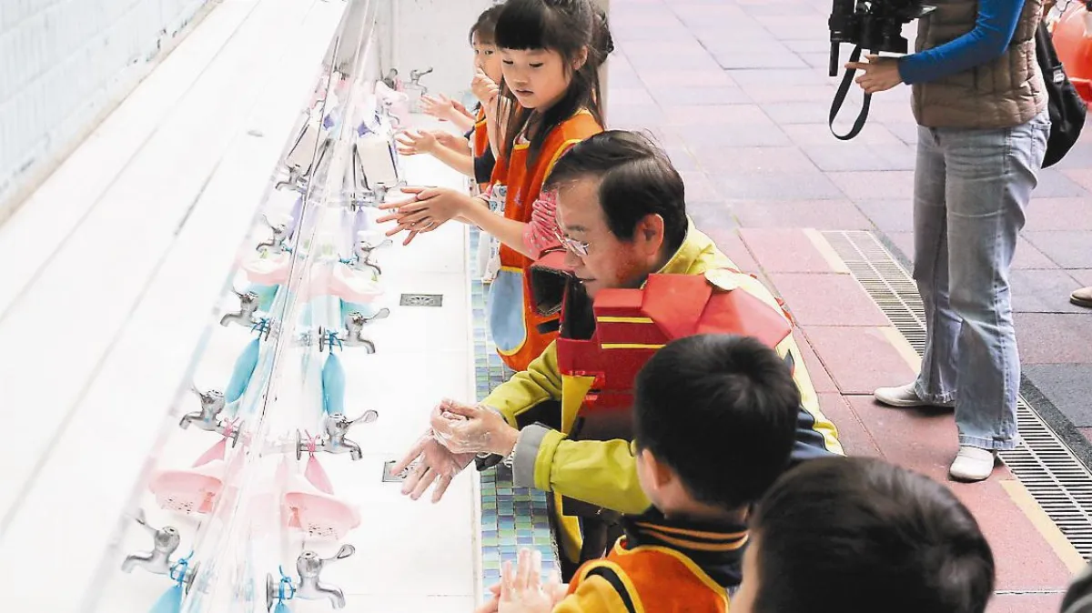 防治腸病毒 2人感染就停課