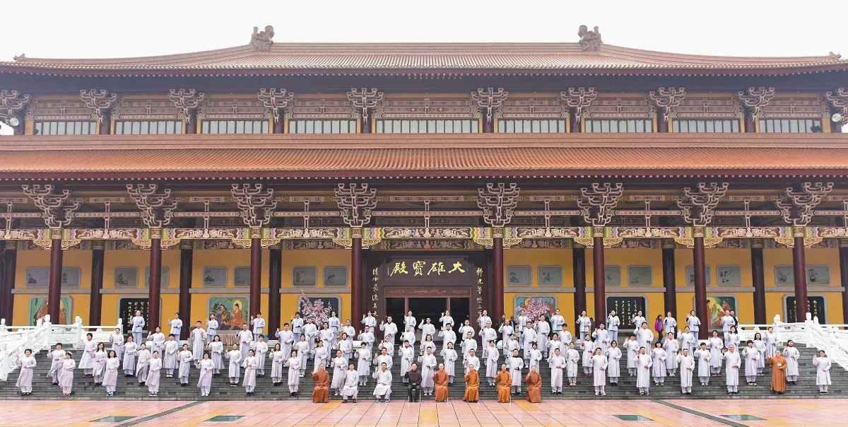 雲湖書院開學 82人研修法華經