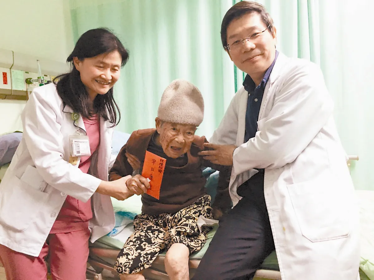 換人工髖關節 103歲嬤復元行走