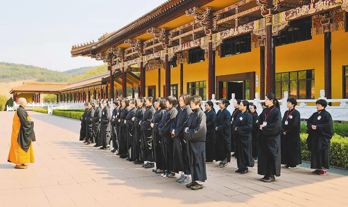 大覺寺八關齋戒 3百人行持