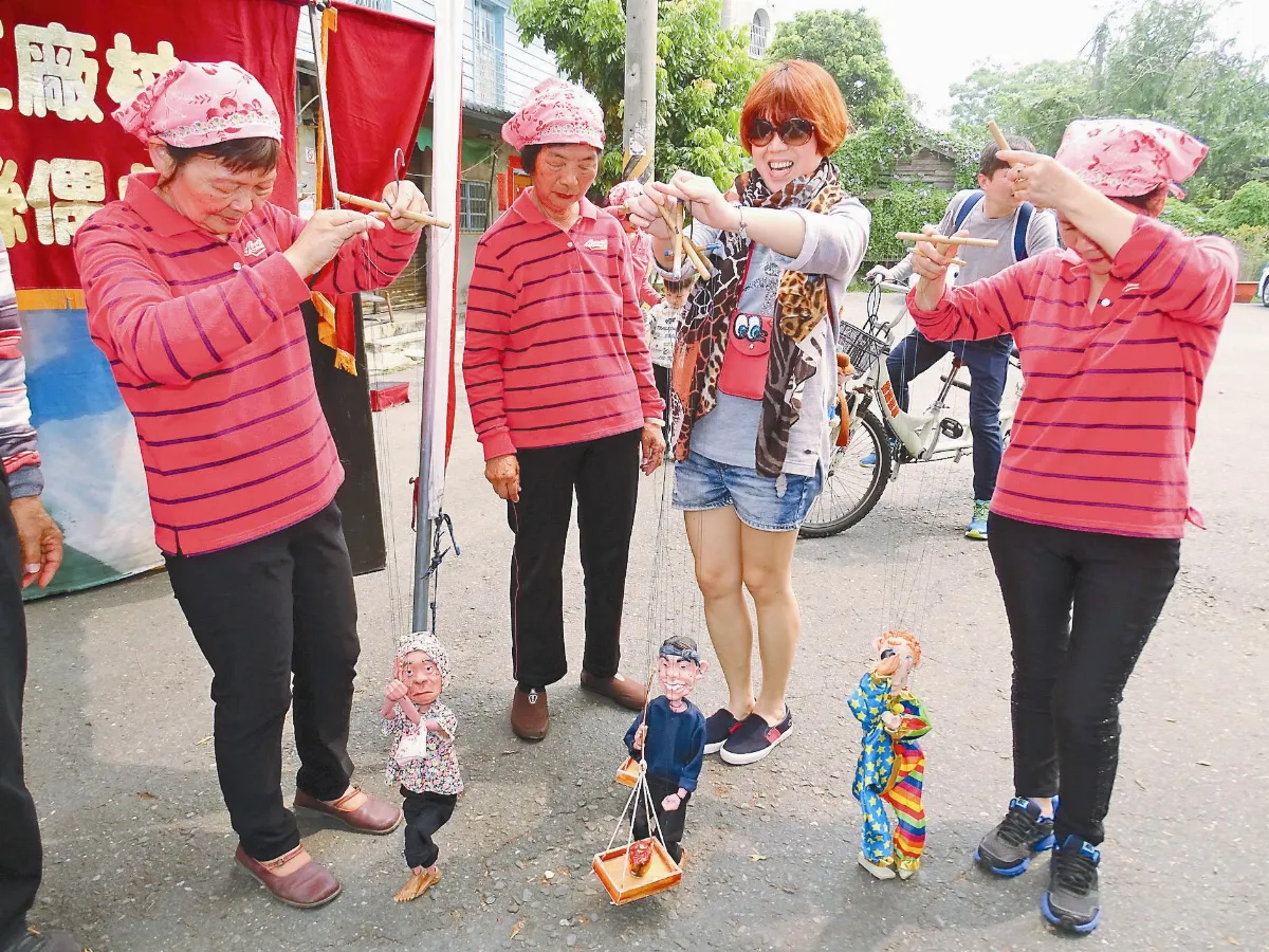 老奶奶懸絲偶團 要演到100歲