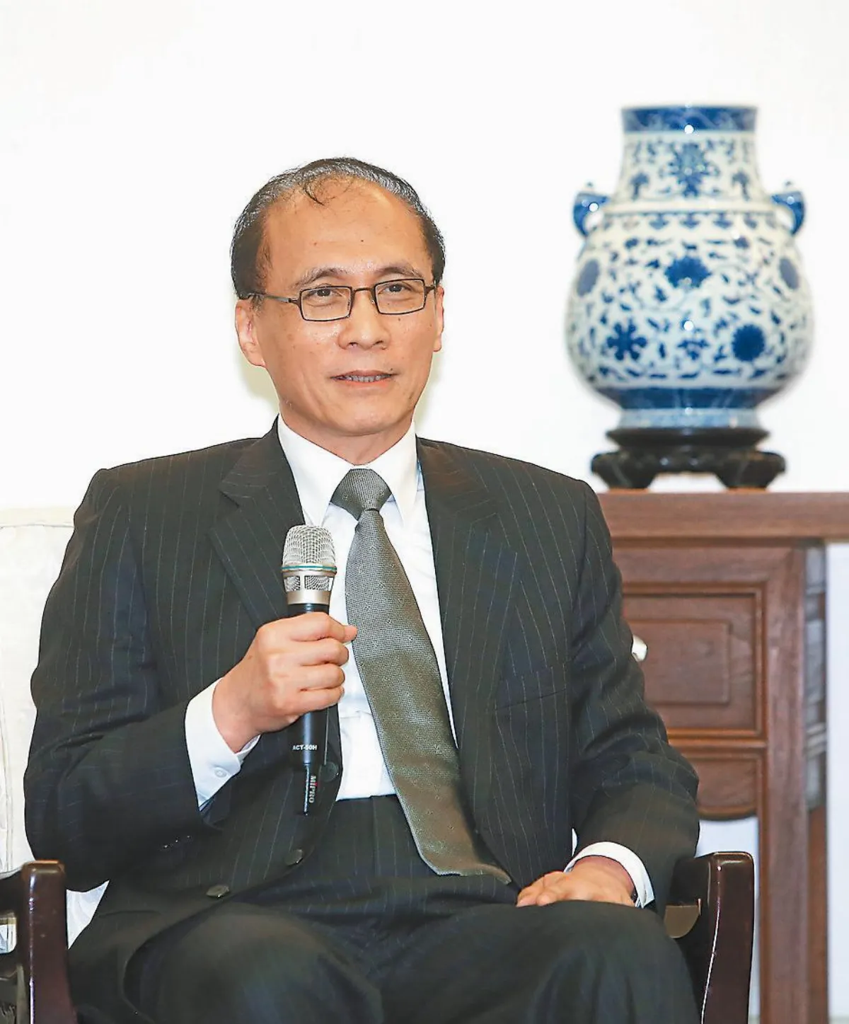 政治人物讀經 轉化形象