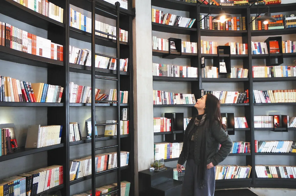 龍君兒 復活在深圳 書啡爆紅