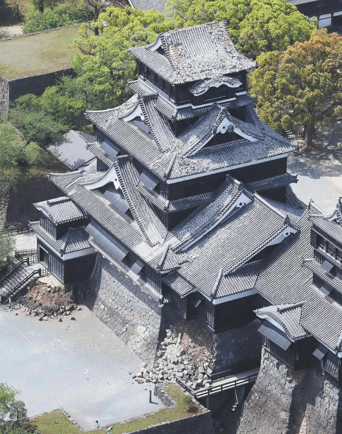 日3大名城之一 熊本城石牆倒塌