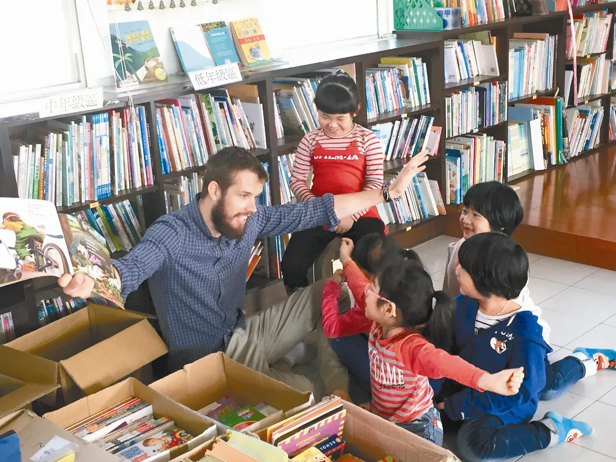 澳洲青年 七股偏鄉教英文