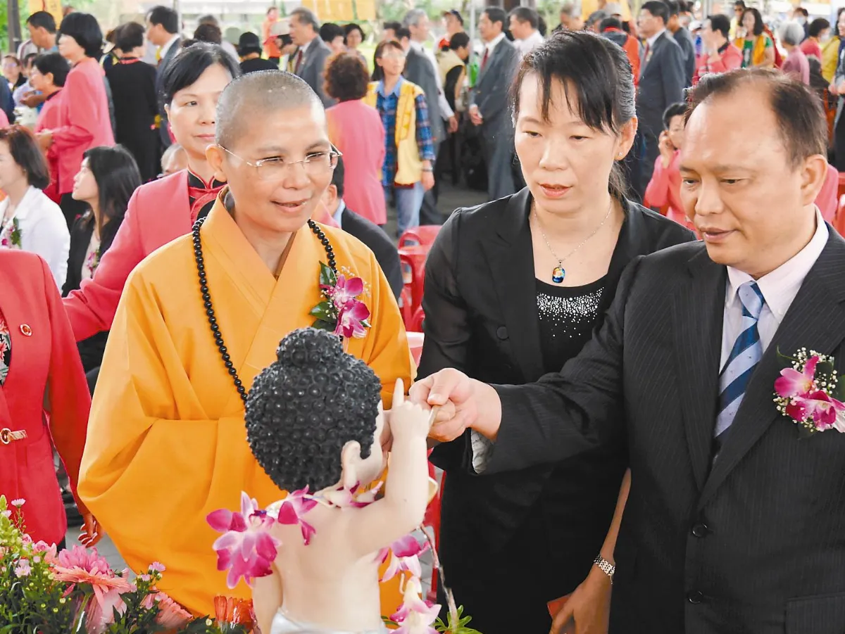 宜蘭慶佛誕節 浴佛淨化人心