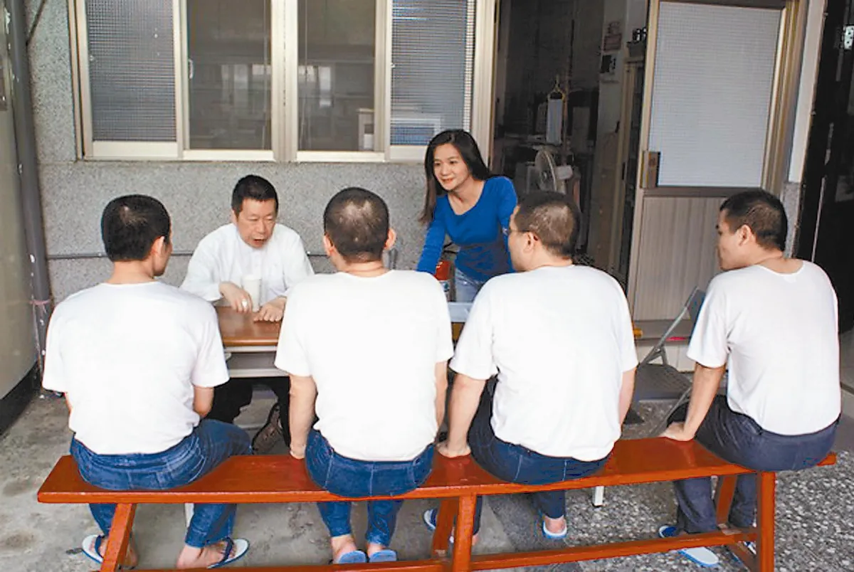 明星做輔導師 應曉薇監所佈教