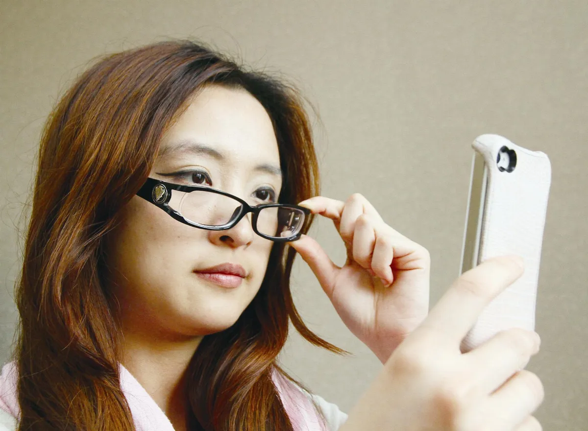 護眼專欄 Line不離手 小心視力惡化