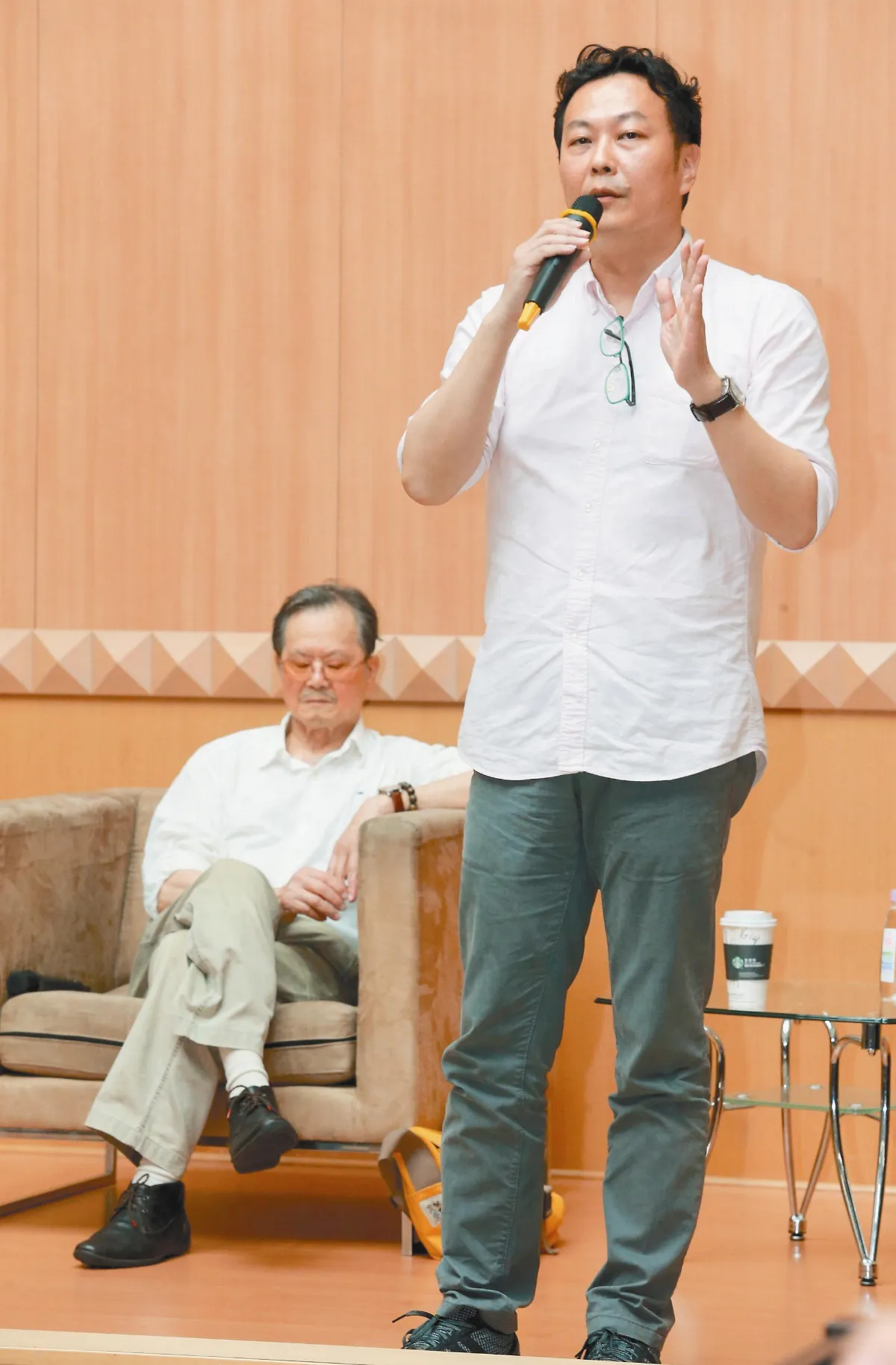 黃春明：閱讀讓我走出自憐人生