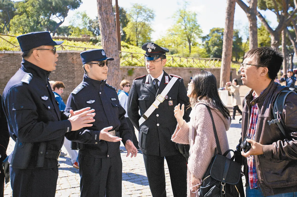 在羅馬轉角 遇見中國警察巡邏