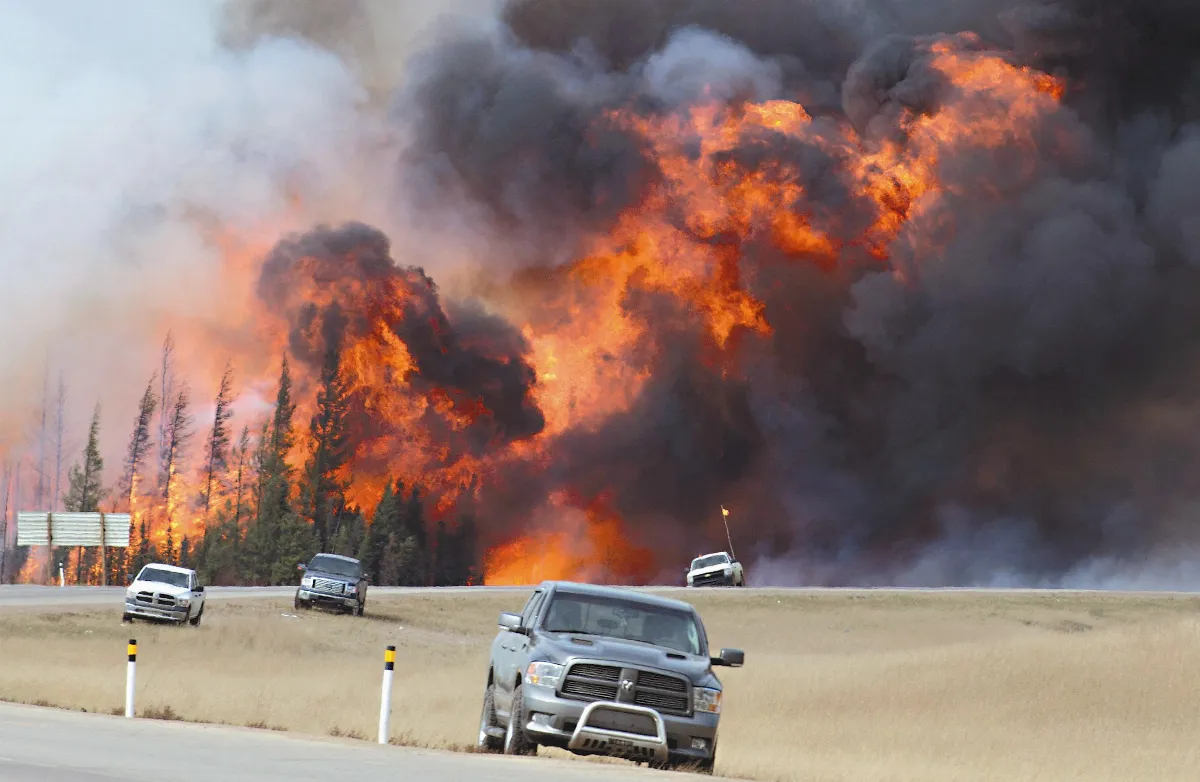 加拿大野火狂燒 史上最慘