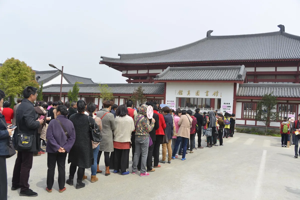 人間系列 排隊