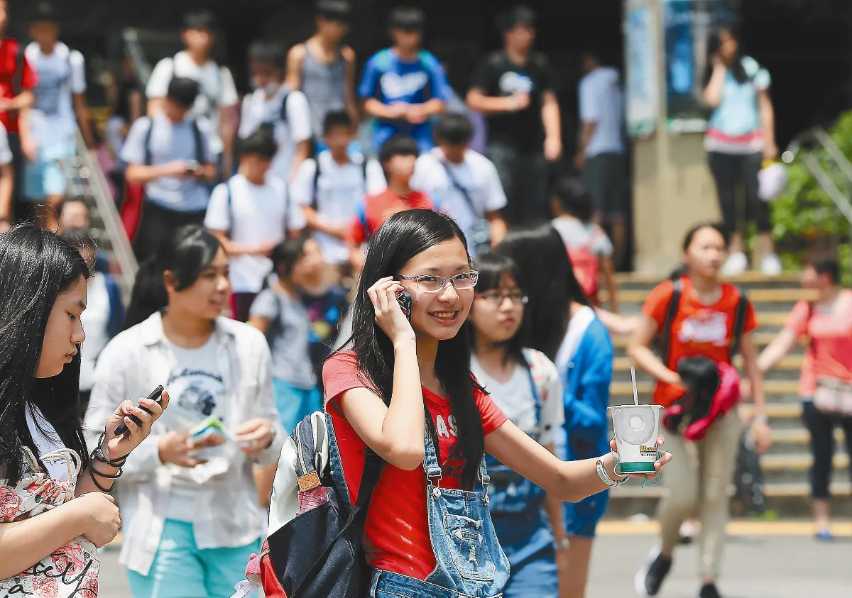 英文漫畫入題 自然考碳足跡
