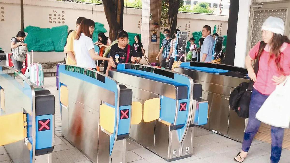 台東車站吃票機 民眾開心用